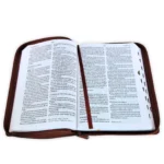 Alternative view of Biblia Letra Súper Gigante con Cierre RV1960, imit. piel, café con índice