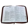 Biblia Letra Súper Gigante con Cierre RV1960, imit. piel, café con índice - Imagen 3