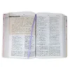 Biblia de Estudio para La Mujer NVI - tapa dura en tela acuarela púrpura - Imagen 2