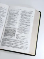 Alternative view of Biblia Plenitud RVR 1960, Piel Fabricada Negro