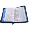 Biblia Compacta con Cierre RV1960, Imit. Piel Azul Floral con índice - Imagen 3