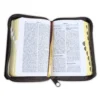 Biblia Mini Bolsillo con Cierre RV1960, imit piel vino con índice - Apocalipsis 2:7 - Imagen 3