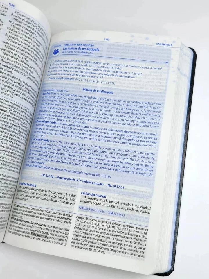 Biblia de estudio para el Discipulado RV 1960 con notas de estudio referencia y concordancia imi piel Negro - Imagen 2