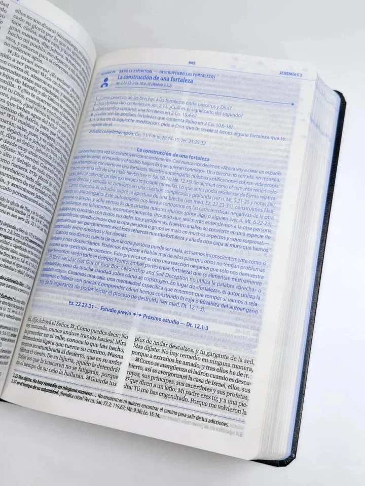 Biblia de estudio para el Discipulado RV 1960 con notas de estudio referencia y concordancia imi piel Negro - Imagen 3
