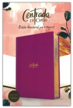 Alternative view of Biblia Devocional Para Mujeres Centrada En Cristo RV1960 Tapa Dura En Tela Fucsia