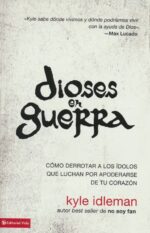 Alternative view of Dioses en Guerra - Tapa Blanda -  Kyle Idleman