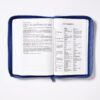 Biblia Reina Valera 1960, Tierra Santa, Ultrafina Letra Grande, Imitación Piel Azul, Con Cierre - Imagen 4
