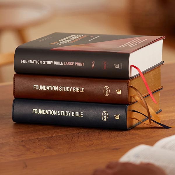 NKJV, Foundation Study Bible, Large Print, Leathersoft, Brown, Red Letter, Comfort Print : Holy Bible, New King James Version - Imagen 12