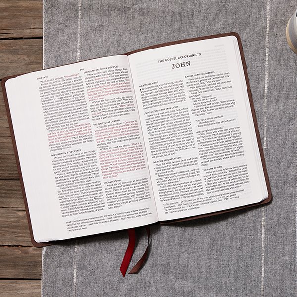 NKJV, Thinline Bible, Verse Art Cover Collection, Genuine Leather, Brown, Red Letter, Comfort Print - Imagen 11