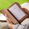 NKJV, Personal Size Reference Bible, Verse Art Cover Collection, Leathersoft, Tan, Red Letter, Thumb Indexed, Comfort Print - Imagen 11