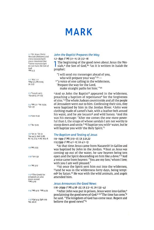 NIV, Side-Column Reference Bible (Deep Study at a Portable Size), Personal Size, Leathersoft, Black, Comfort Print - Imagen 8