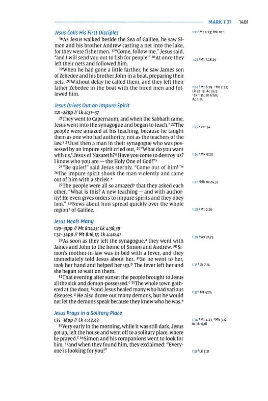 NIV, Side-Column Reference Bible (Deep Study at a Portable Size), Personal Size, Leathersoft, Black, Comfort Print - Imagen 9