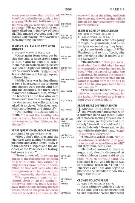 NIV, Compact Center-Column Reference Bible, Leathersoft, Black, Red Letter, Comfort Print - Imagen 9