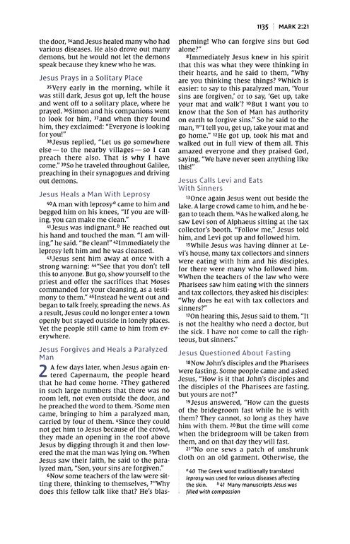 NIV, Men's Devotional Bible (By Men, for Men), Leathersoft, Brown, Comfort Print - Imagen 9