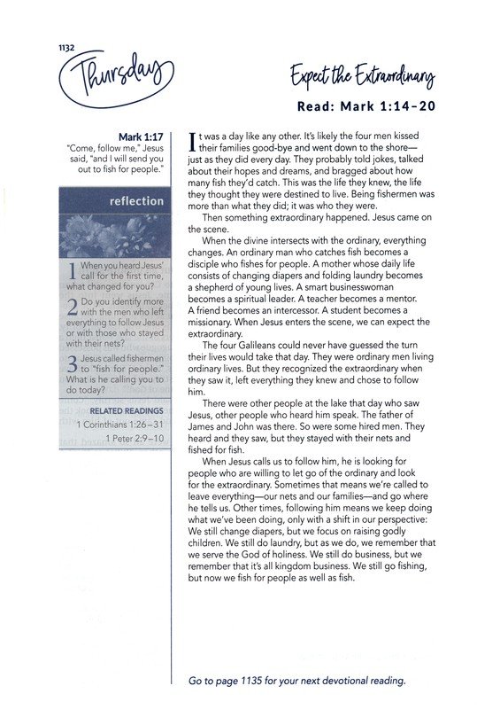 NIV, Women's Devotional Bible (By Women, for Women), Large Print, Leathersoft, Teal, Comfort Print - Imagen 8