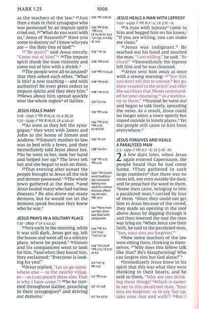 NIV, Compact Center-Column Reference Bible, Leathersoft, Stone, Red Letter, Comfort Print - Imagen 8
